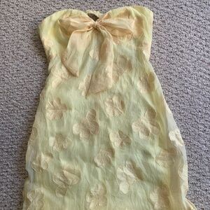 Women’s strapless dress